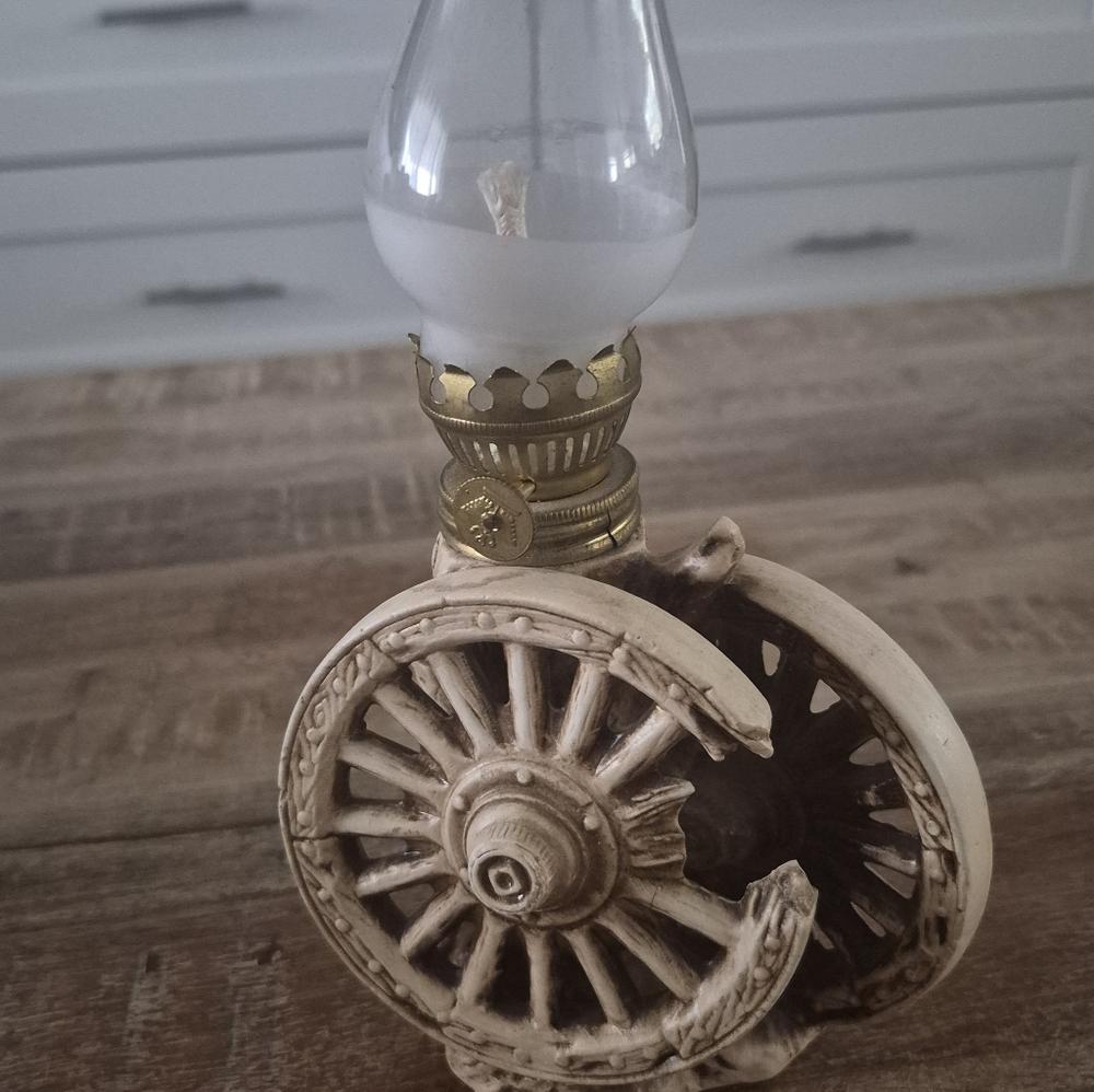 Vintage Wheel Design Oil Lamp Perfect Condition/ceramic - Picture 8 of 8